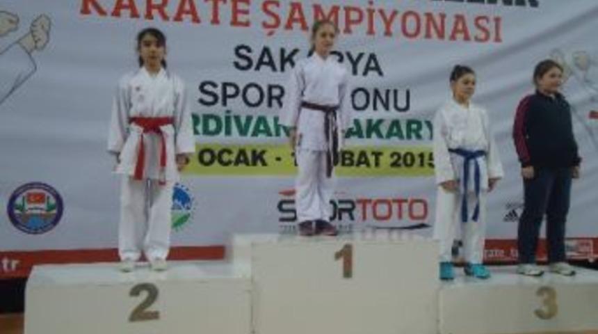Adıyamanlı Bayan Karateciler T&uuml;rkiye İkincisi Oldu