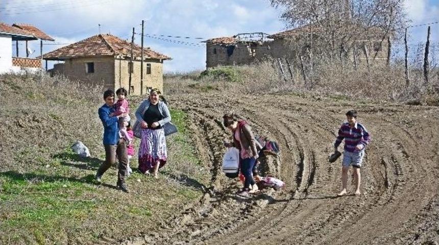 Aşağıbeşpınar K&ouml;yl&uuml;leri K&ouml;pr&uuml; İstiyor