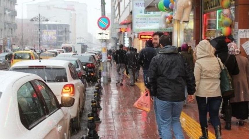 Van&rsquo;da Kar Yağışı