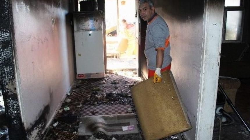 Yanan Evi Belediye Temizledi