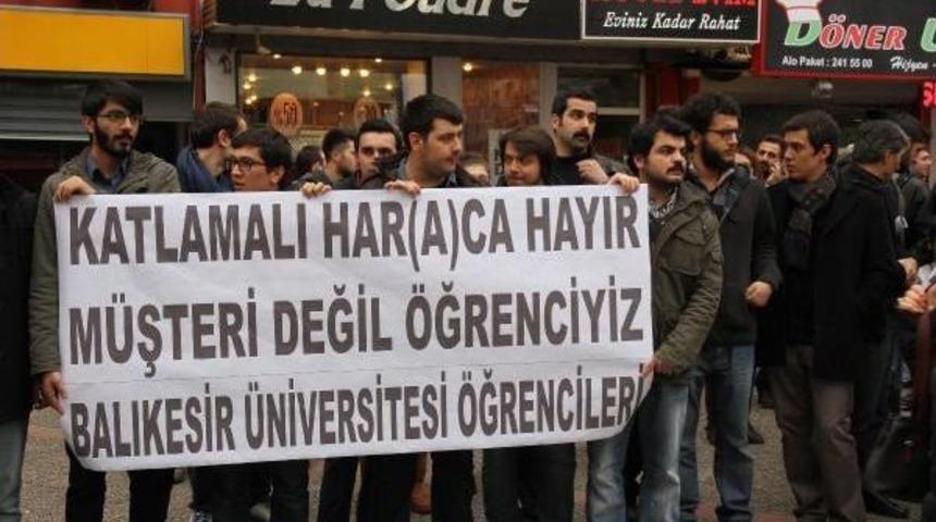 Balıkesir'de &Uuml;niversitelilerden 'katlamalı Har&ccedil;' Protestosu