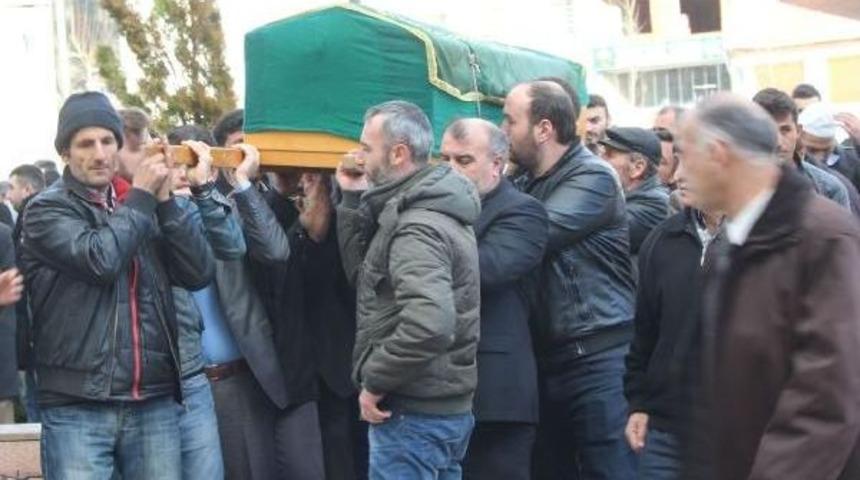 Sırtından 9 Bı&ccedil;ak Darbesiyle Yaralanan Gen&ccedil; &Ouml;ld&uuml; (2)