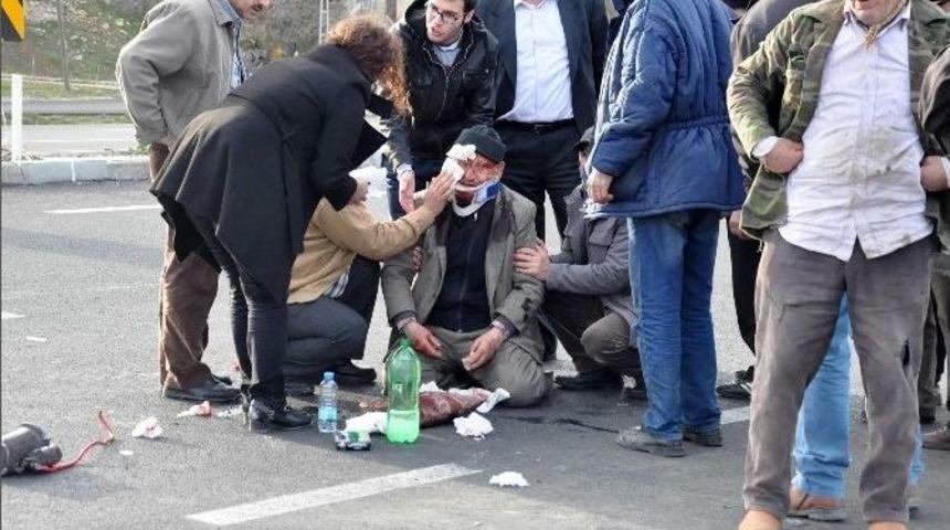 Akşehir&rsquo;de Otomobille Trakt&ouml;r &Ccedil;arpıştı: 4 Yaralı