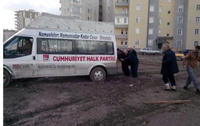 Chp’Li Milletvekili Aday Adayının Minibüsü Çamura Saplandı