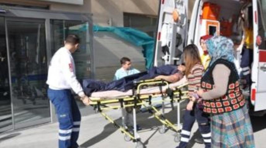 Evini S&uuml;p&uuml;ren Kadını Elektrik Akımını Kapıldı