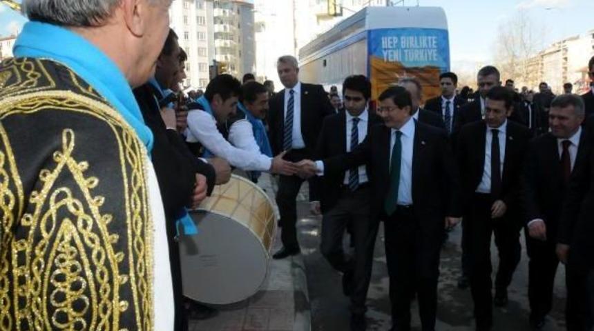 Davutoğlu: Ey Kılı&ccedil;daroğlu, Sen Ana Muhalefet Lideri Misin Yoksa Provokat&ouml;r M&uuml;s&uuml;n, Tahrik&ccedil;i Misin?