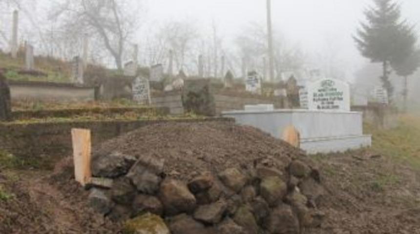 Nefes Borusuna Baklava Ka&ccedil;an &Ccedil;ocuk Hayatını Kaybetti
