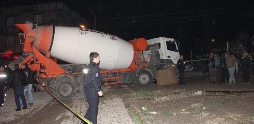 Savaştan Ka&ccedil;tı Beton Mikseri Altında Kalarak &Ouml;ld&uuml;