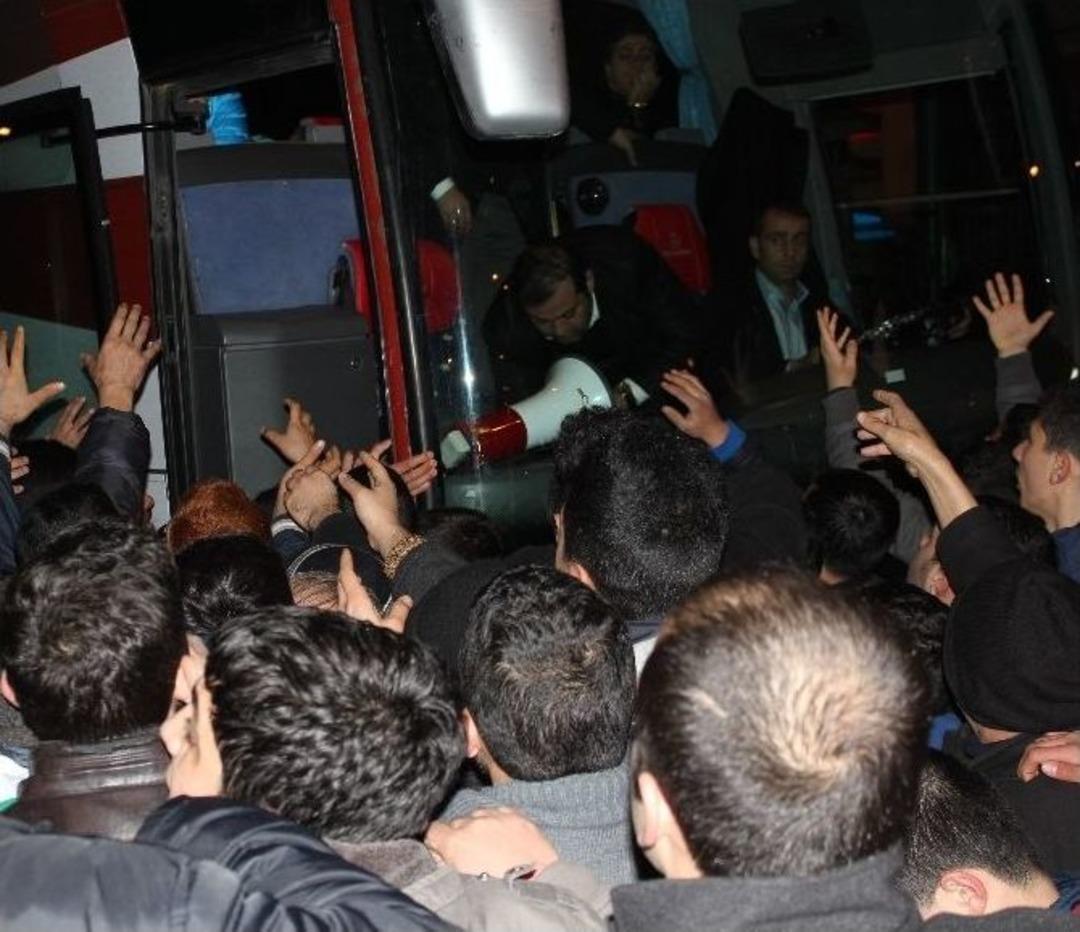 Elazığspor&rsquo;a Destek Y&uuml;r&uuml;y&uuml;ş&uuml;nde Forma İzdihamı