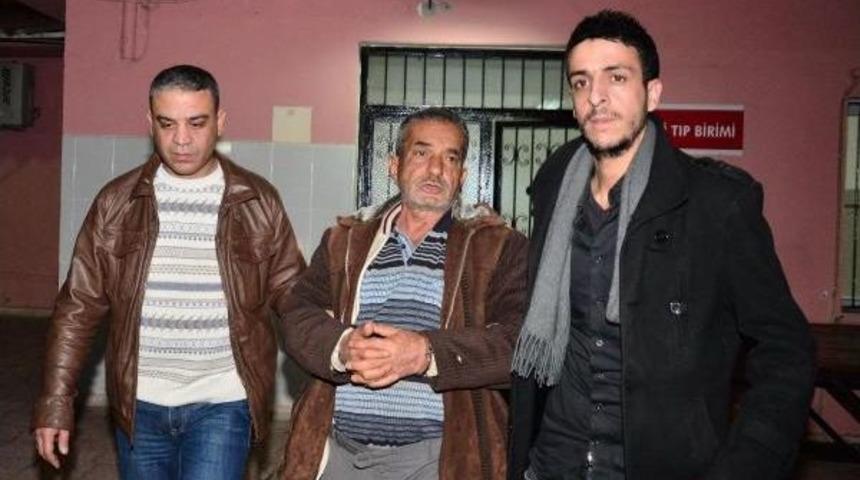 Tartıştığı Eşini Bı&ccedil;akla &Ouml;ld&uuml;rd&uuml;