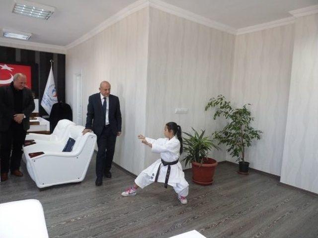 Karate Şampiyonları Hacıcaferoğlu’nu Ziyaret Etti