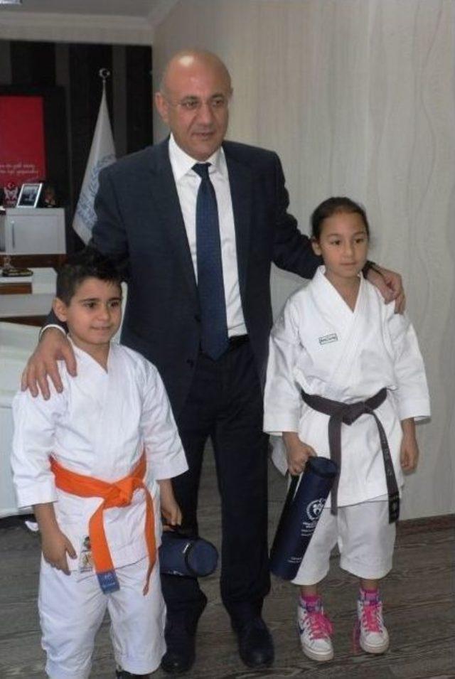 Karate Şampiyonları Hacıcaferoğlu’nu Ziyaret Etti