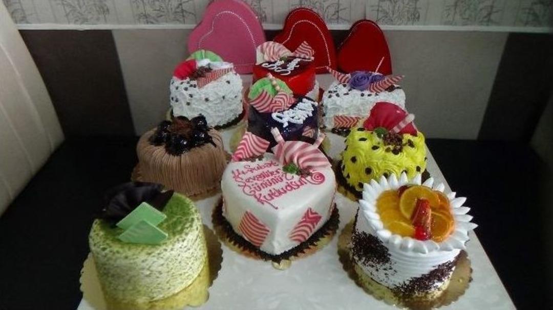 (&ouml;zel Haber) Aşk Pastası Alan &Ccedil;iftlere &Ccedil;ok &Ouml;zel Hediye