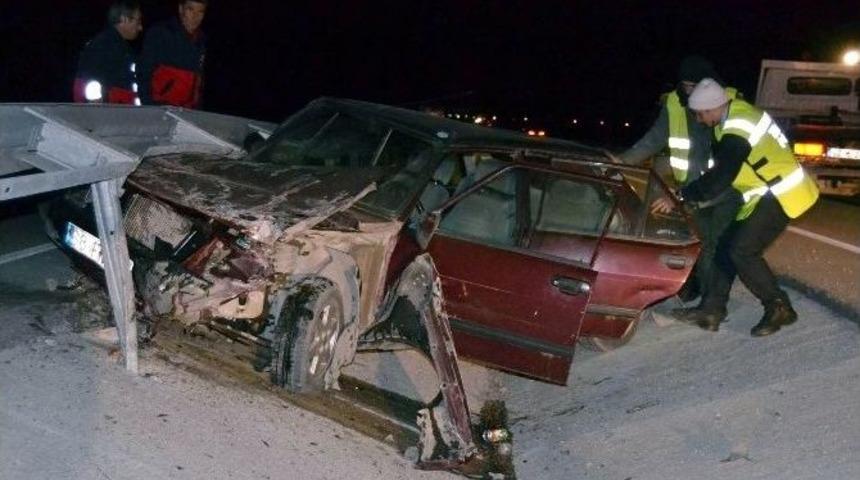 Kulu&rsquo;da Otomobil Bariyerlere &Ccedil;arptı: 1 Yaralı