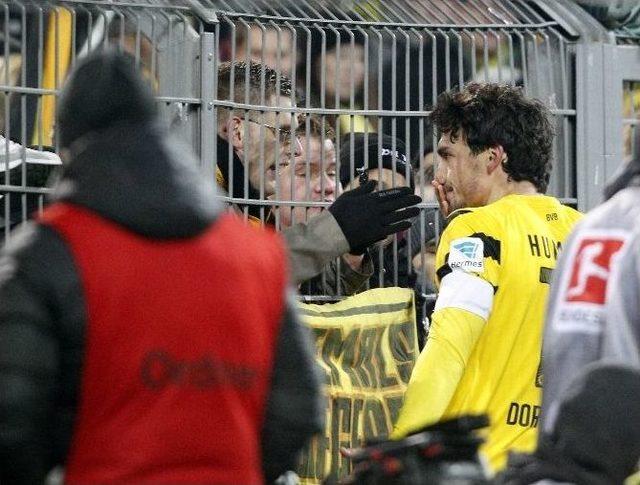 Dortmund Taraftarı İsyan Bayrağını Çekti