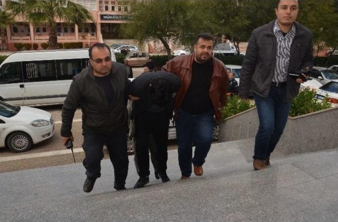 &Ccedil;ift&ccedil;inin 10 Bin Lirasını &Ccedil;alan Yankesiciler G&uuml;venlik Kamerasında