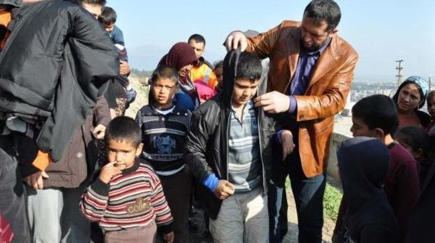 İslahiye'de 200 &Ccedil;ocuğa Kaban Dağıtıldı