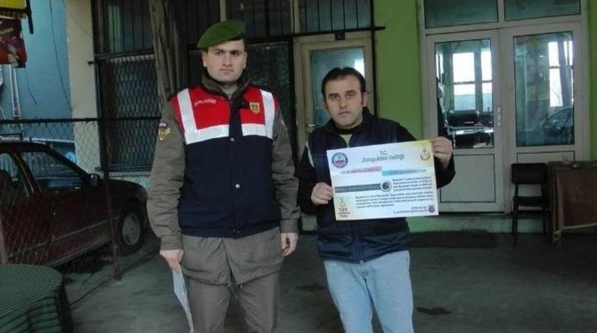 Jandarma Vatandaşlara Uyarıcı Broş&uuml;rler Dağıttı