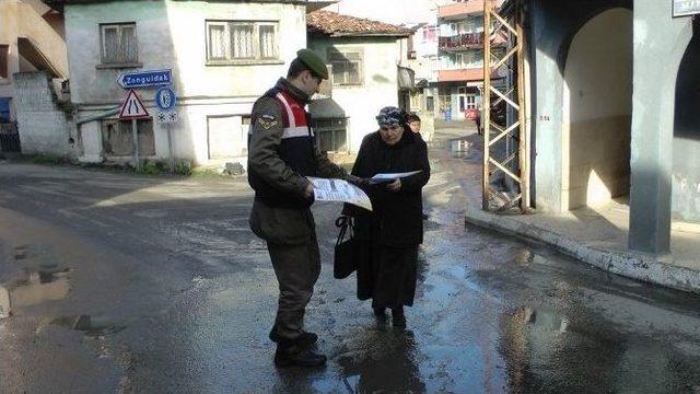 Jandarma Vatandaşlara Uyarıcı Broşürler Dağıttı