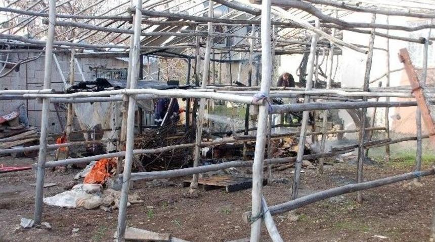 Adıyaman&rsquo;da Odun Yangını Paniğe Neden Oldu