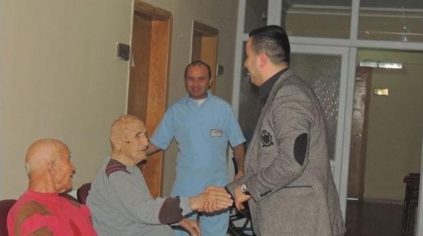 İsa Karamehmetoğlu, Huzurevini Ziyaret Etti