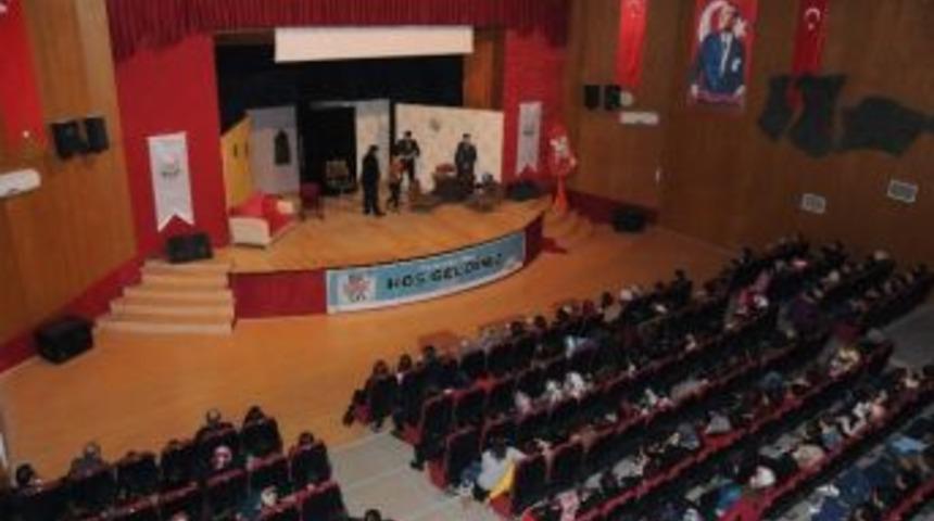 Belediye Tiyatrosuna B&uuml;y&uuml;k İlgi