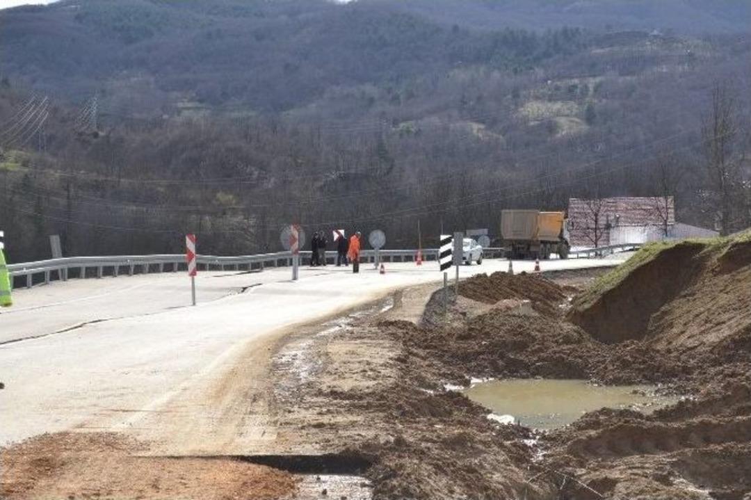 Oylat Yolu İkiye B&ouml;l&uuml;nd&uuml;