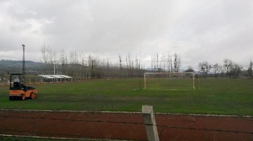 Futbol Sahasında Bakım Ve Onarım &Ccedil;alışması