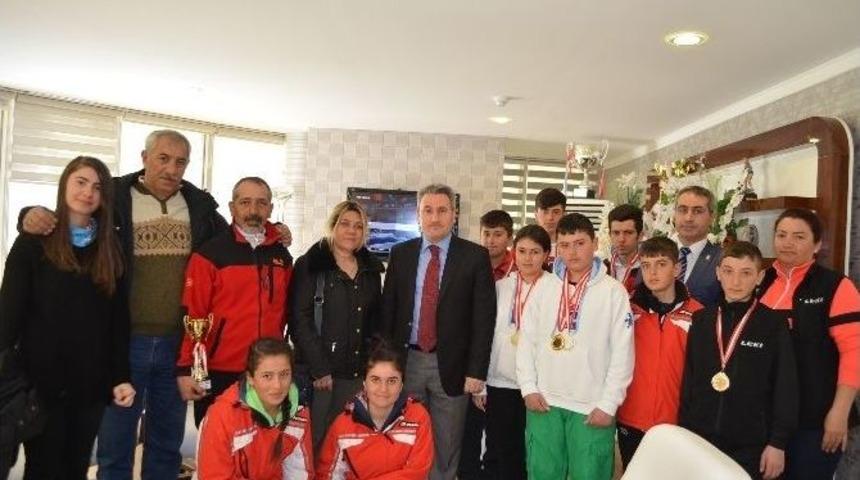 Kayağın Madalya Avcılarına Kutlama