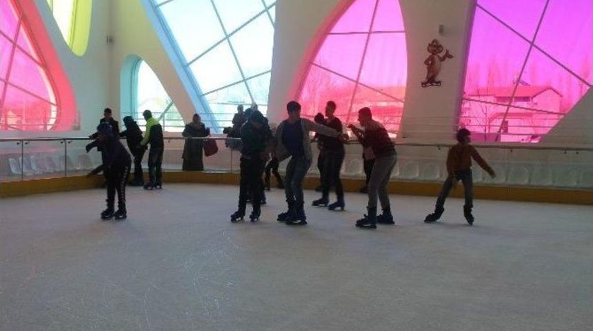 Spor Aş&rsquo;den &Ouml;ğrencilere B&uuml;y&uuml;k Jest