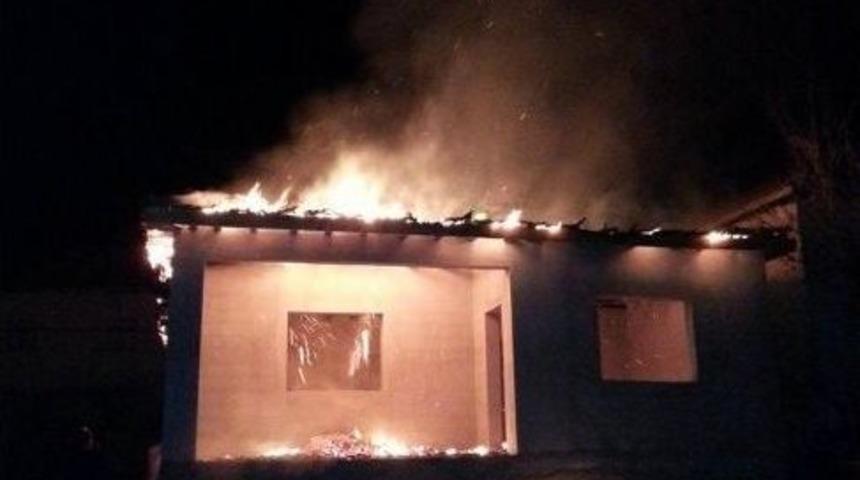 Yozgat&rsquo;ta Yardımlarla Yapılan Ev Yandı