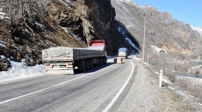 Tunceli-erzincan Karayoluna Kaya D&uuml;şt&uuml;