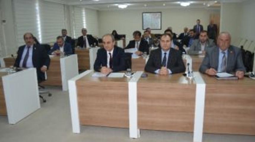 Rekt&ouml;r G&ouml;r&uuml;r, Kapalı Spor Salonu İ&ccedil;in Meclisten Arsa İstedi