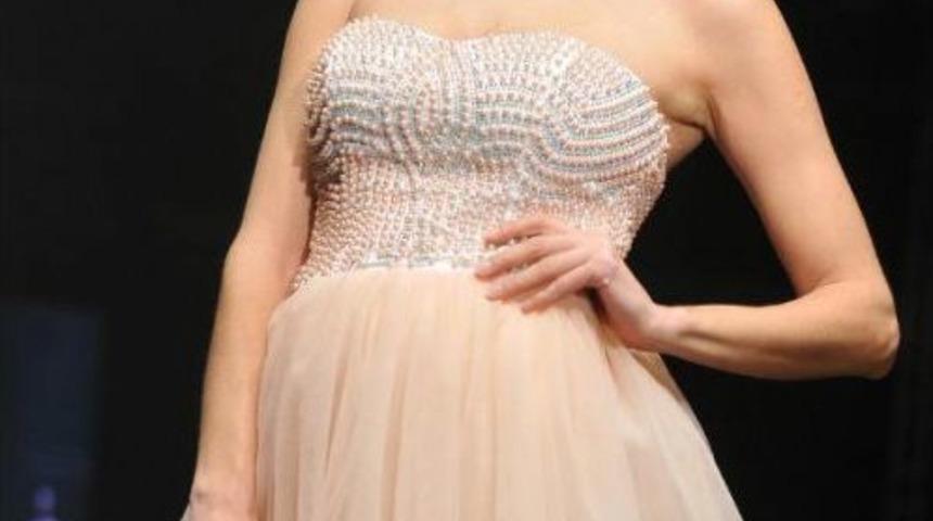 İzmir'de Defileler Sürüyor