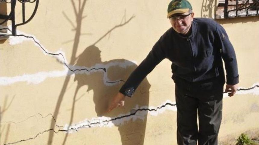 Heyelan Korkusu Yaşanan K&ouml;yde Zemin Et&uuml;t &Ccedil;alışması