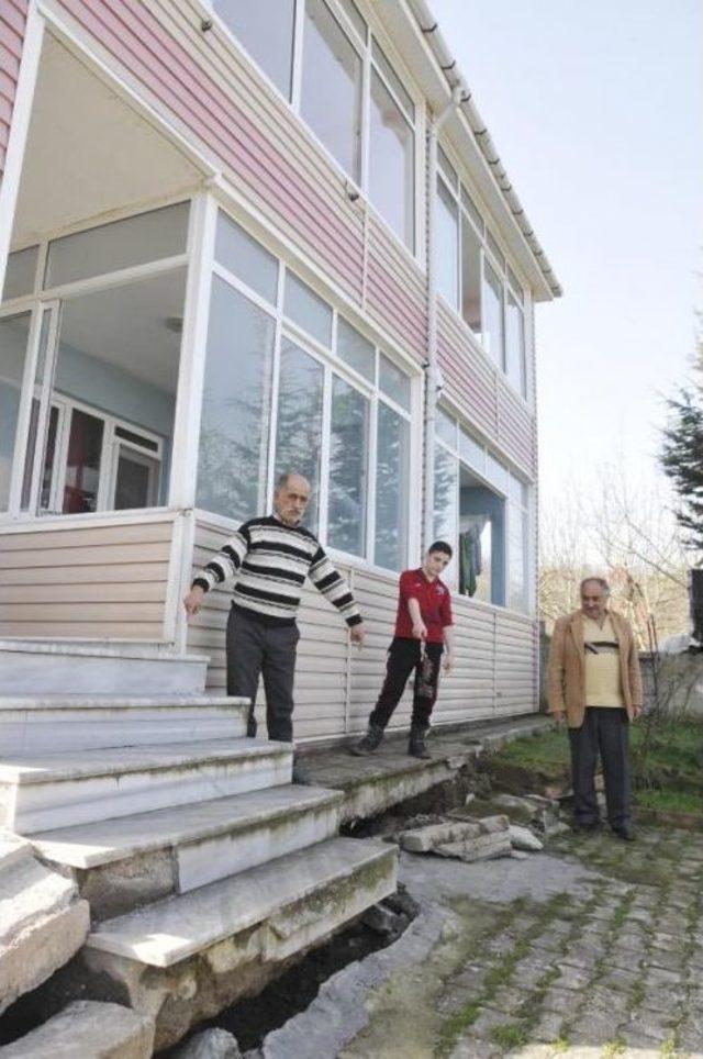 Gölcük'ün Mahmuriye Köyü'nde Heyelan Korkusu