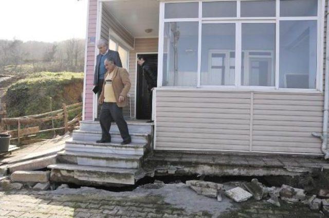 Gölcük'ün Mahmuriye Köyü'nde Heyelan Korkusu