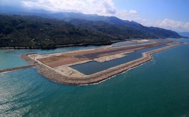 Bakan Elvan, Ordu-Giresun Havalimanı Pistine Helikopterle Inecek