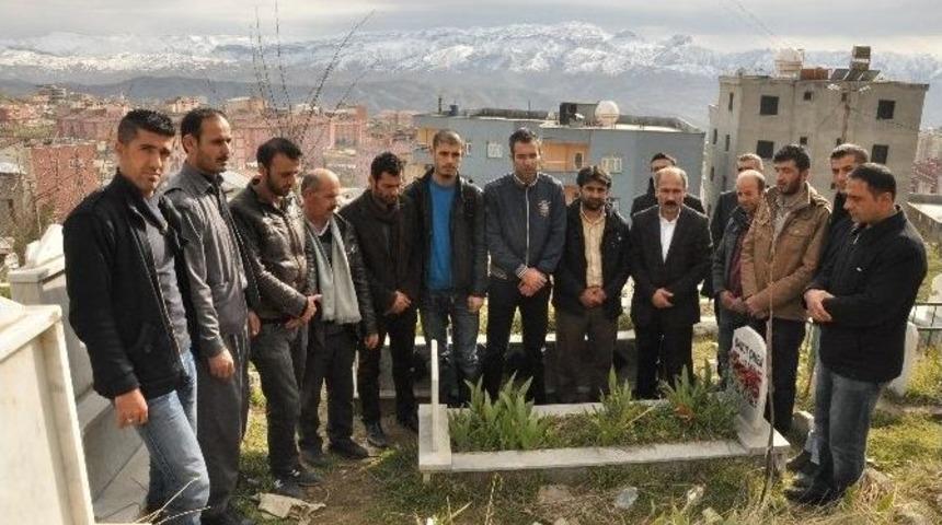 Gazeteci Davut &Ccedil;imen &Ouml;l&uuml;m&uuml;n 4. Yılında Mezarı Başında Anıldı