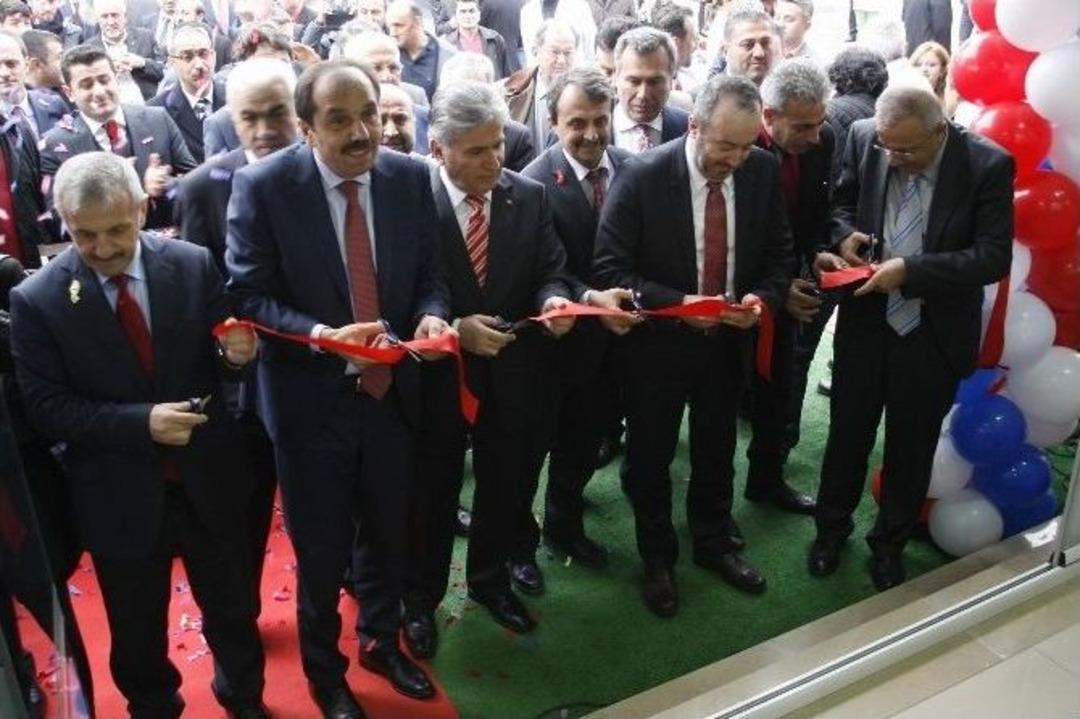 A&ccedil;ılışta Yaşadıkları Şokun Oyun Olduğunu Anlayınca Rahat Nefes Aldılar