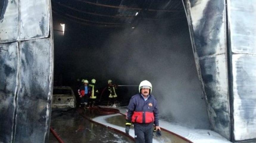 Mersin&rsquo;de Akaryakıt Tankı Patladı: 4 Yaralı