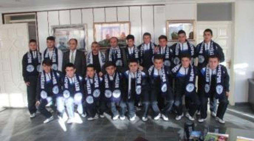 Başkan &Ouml;zaltun Şampiyon Futbolcuları &Ouml;d&uuml;llendirdi