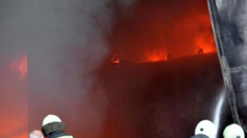 Mersin'de Madeni Yağ Tesisinde Yangın: 2'si Ağır 4 Yaralı