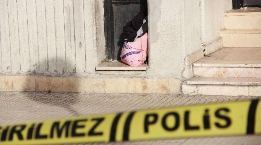 Banka &Ouml;n&uuml;ndeki Ş&uuml;pheli Poşet Polisi Alarma Ge&ccedil;irdi