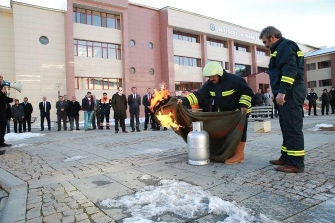 Bayburt &Uuml;niversitesinde Yangın Tatbikatı Yapıldı