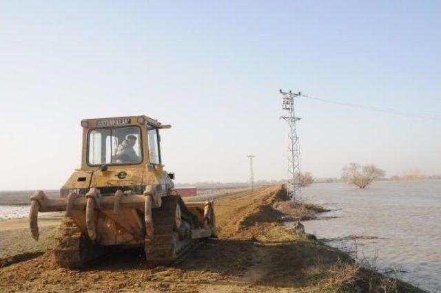 Taşkın Suları İpsala’Da Seddelere Dayandı