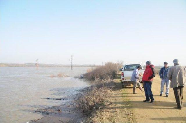 Taşkın Suları İpsala’Da Seddelere Dayandı