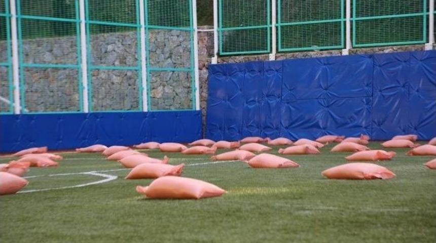 Sapanca Belediyesi G&ouml;l Mahallesi Spor Kompleksinin Bakımı Yapılıyor