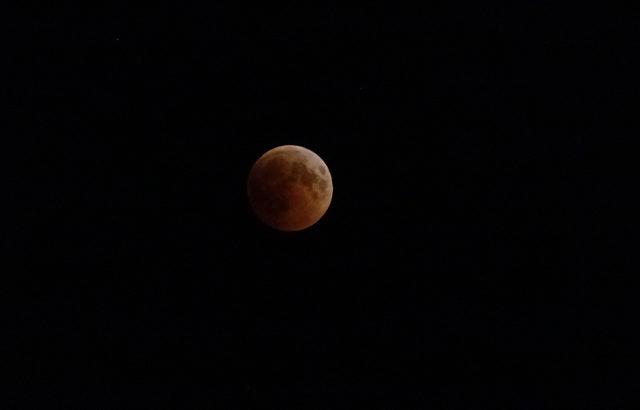 Mersin'de 'Kanlı Ay Tutulması' izlendi