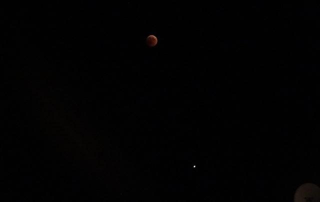Mersin'de 'Kanlı Ay Tutulması' izlendi
